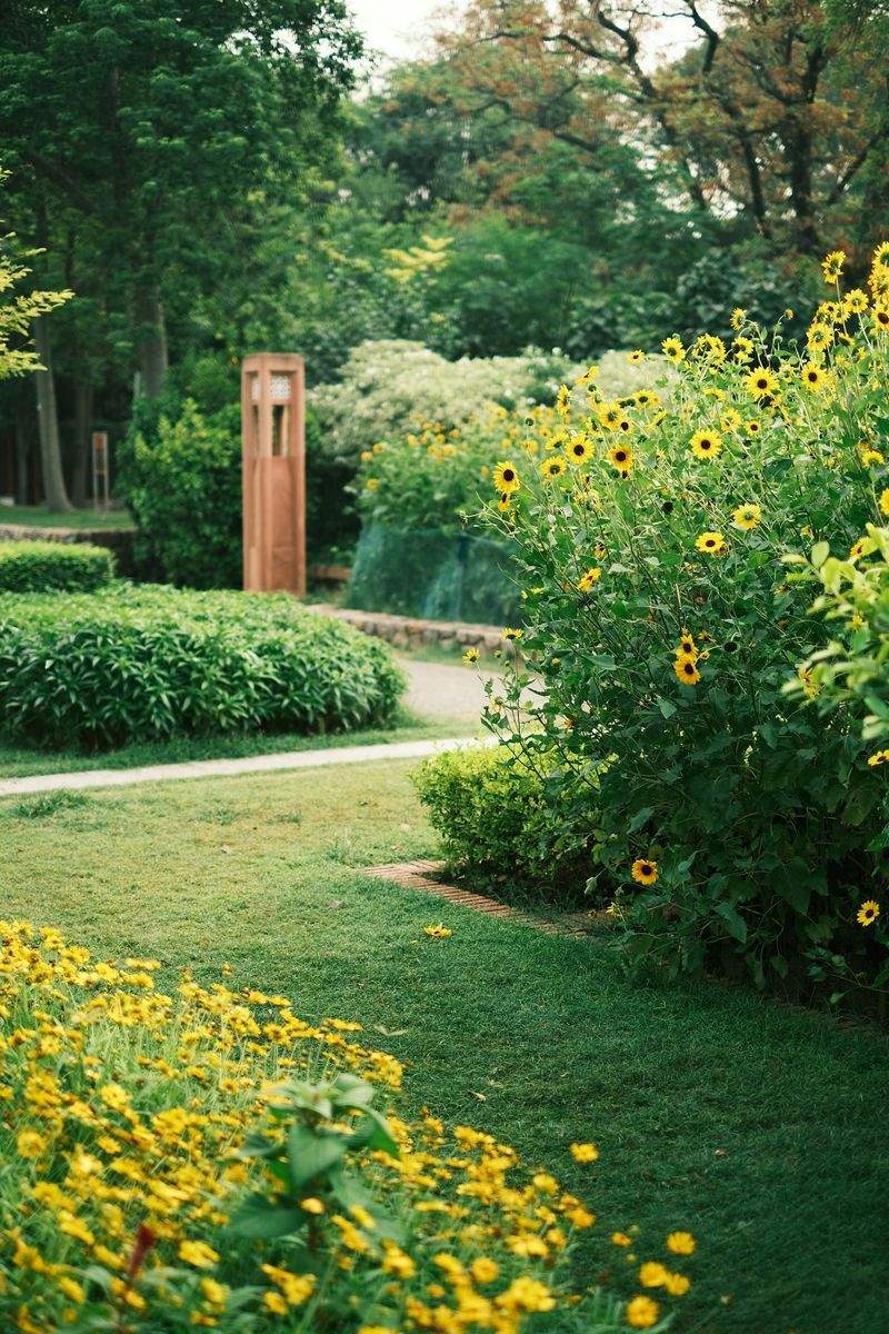 Plantation d'arbres, fleurs et massifs